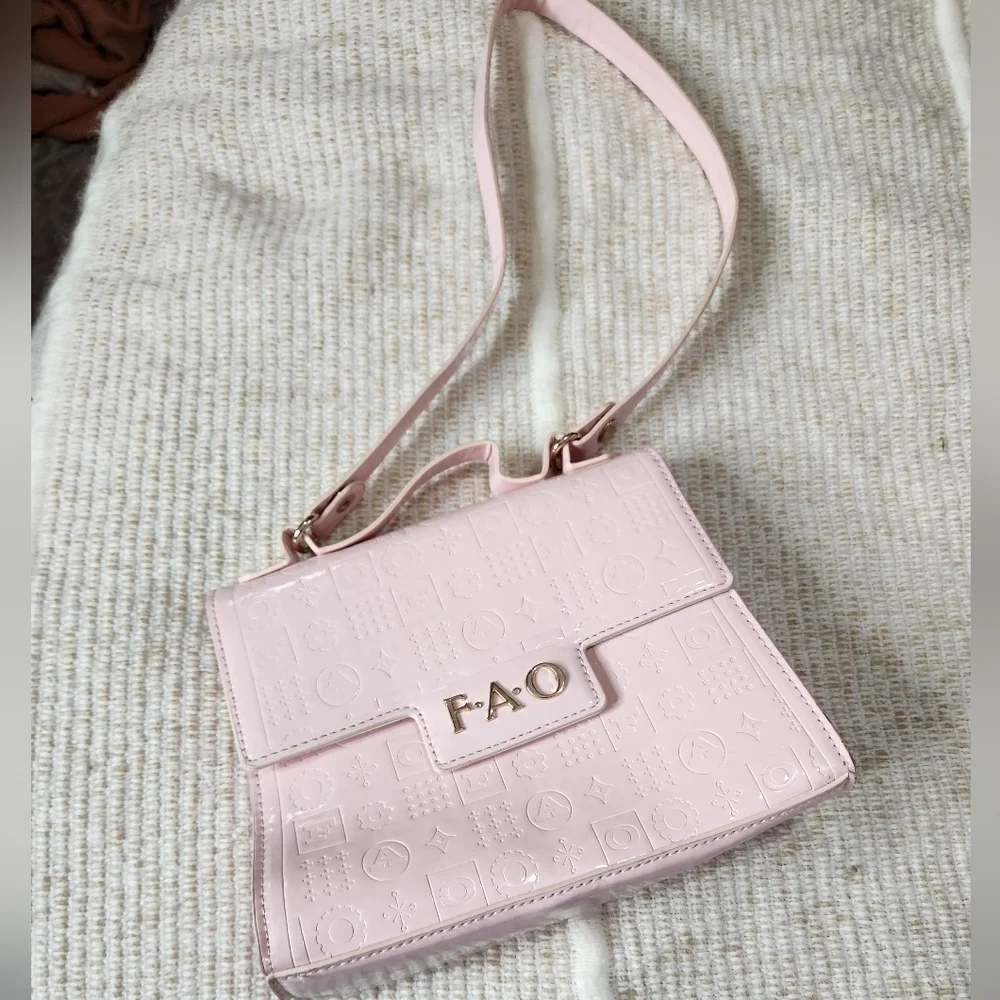 FAO Schwarz Glamour Pink Purse play pretend barbiecore gold lettering girls